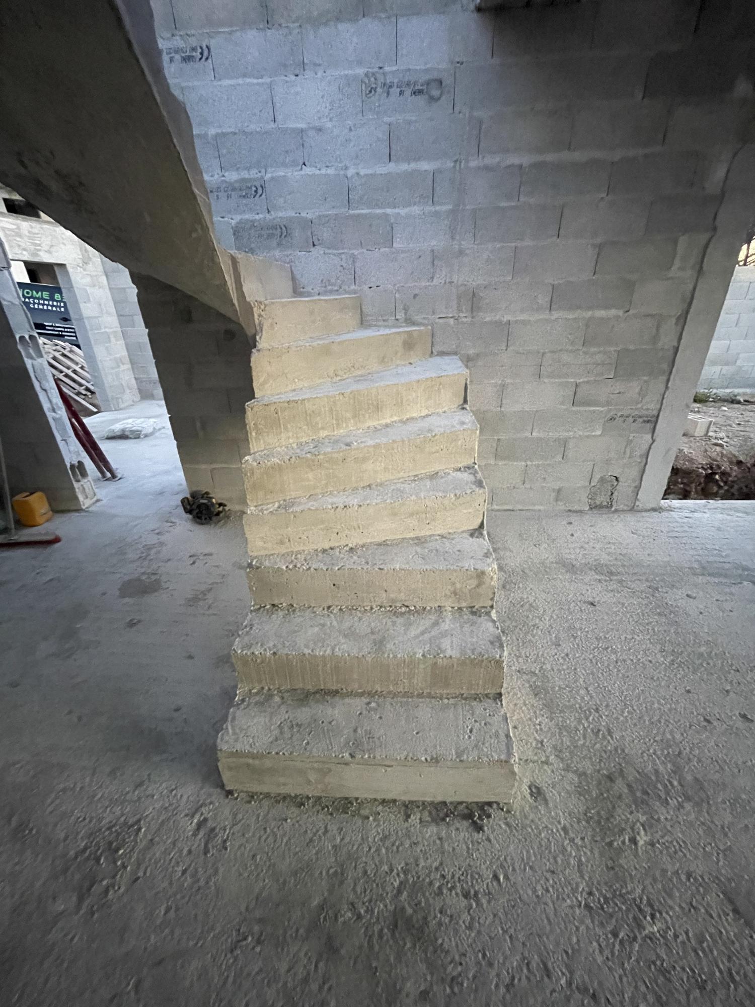 Ma�onnerie hy�res - escalier en colima�on